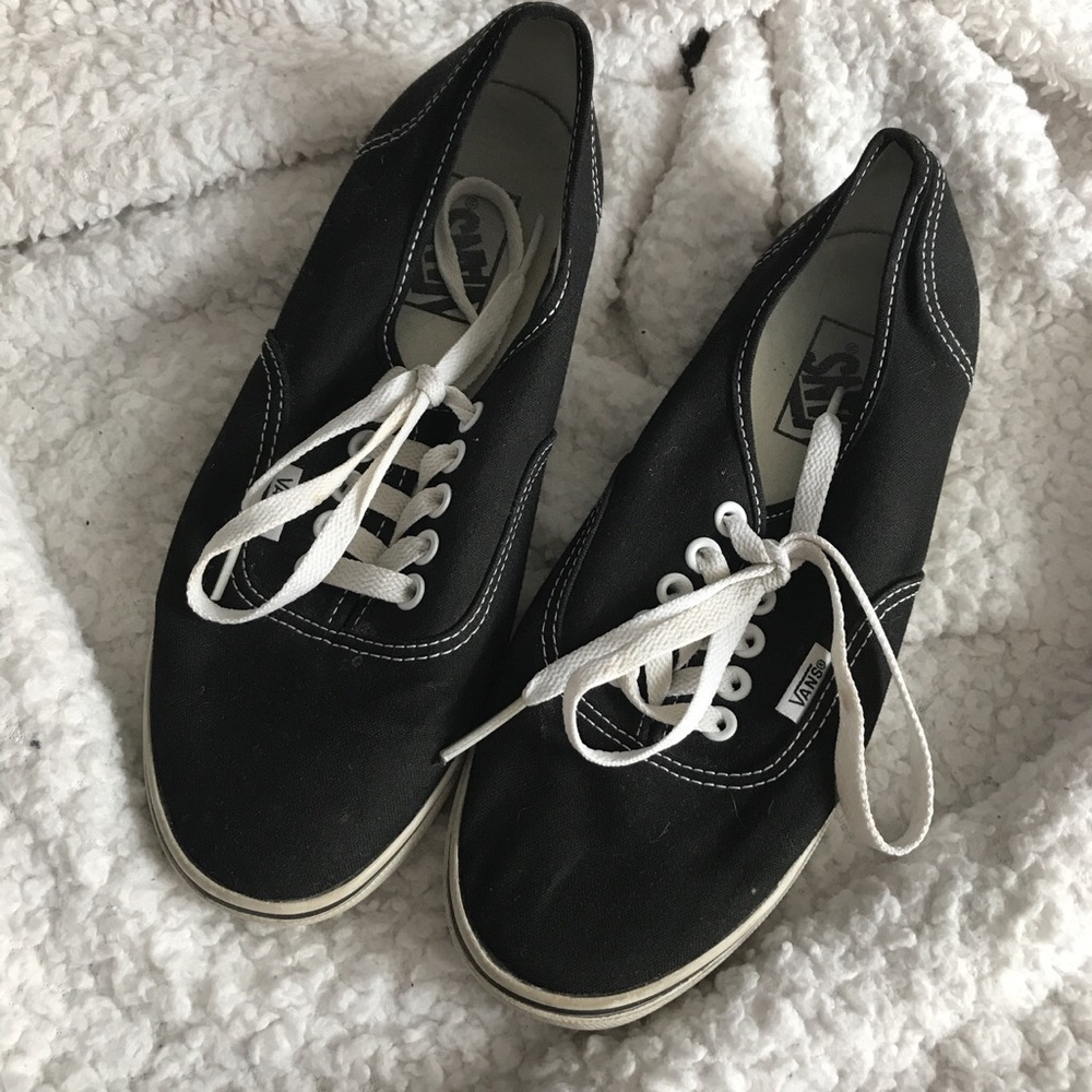 Authentic Lo Pro Vans Black/White Women’s Size 8